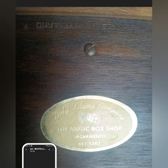 Reuge Wooden Music Box - Picture 6 of 9